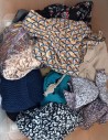 3 kg de blouses, tee-shirts, tuniques à manches longues pour filles et femmes.