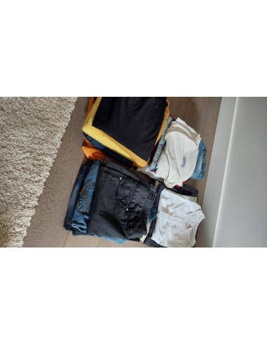 Lot vêtements femme style années 2000-2010