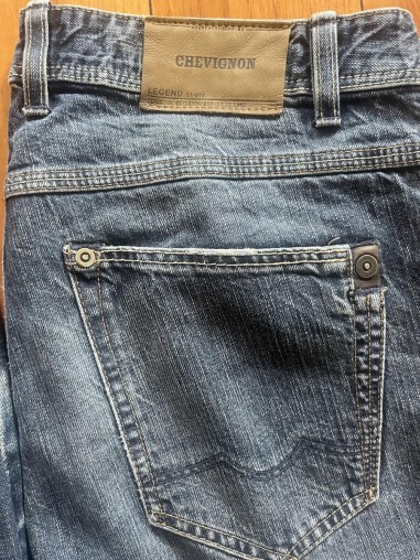 Lot Jean Chevignon et Guess