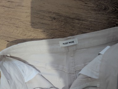 Short beige taille haute
